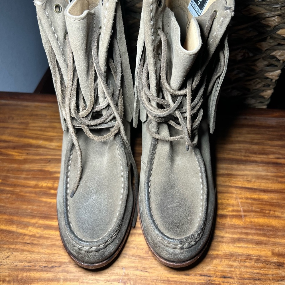 FRYE Tan Leather Suede Fringe Bohemian Heeled Lace up Parker Boot SIZE 9